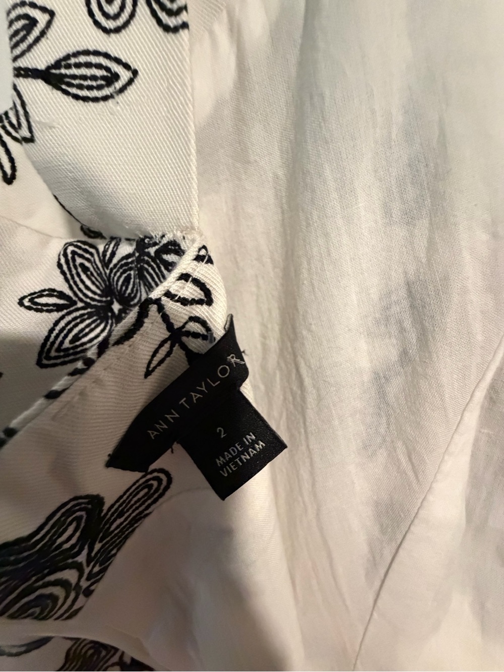 Ann Taylor White Midi Dress with Black Floral Pattern - Picture 5 of 8